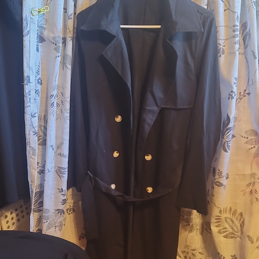 Elegant Black Double-Breasted Women's Coat